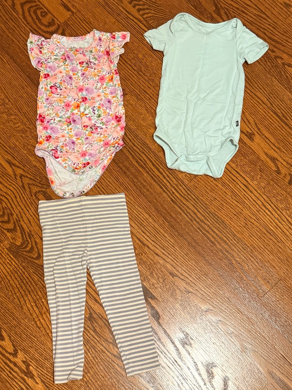 Kyte BABY Dew Green Bodysuit & Bamboo floral bodysuit & Striped Leggings 12-18